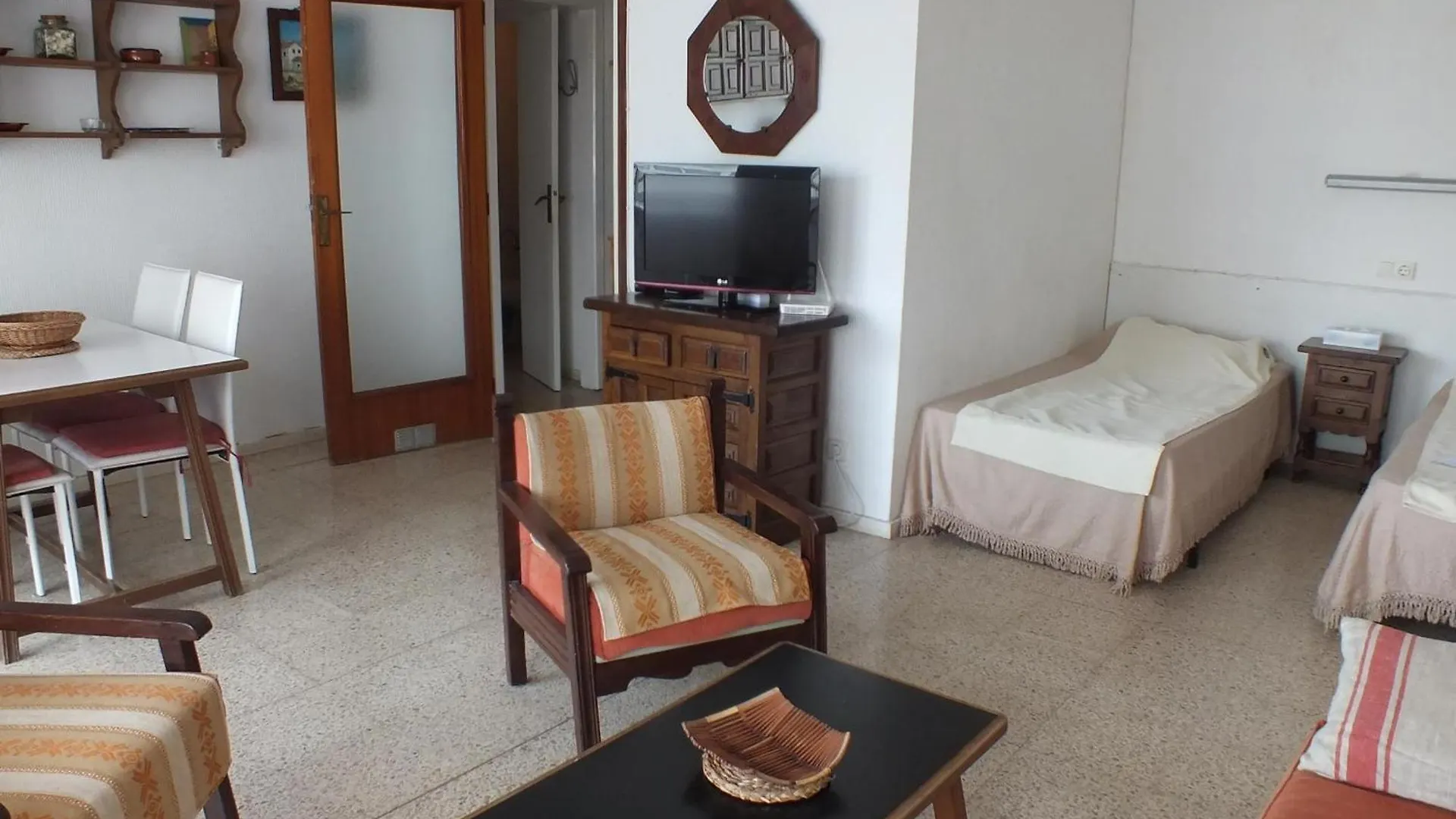 Appartement Apartamento En Roses: Terraza, Piscina, 6 Pers. - Es-204-74 Spanje
