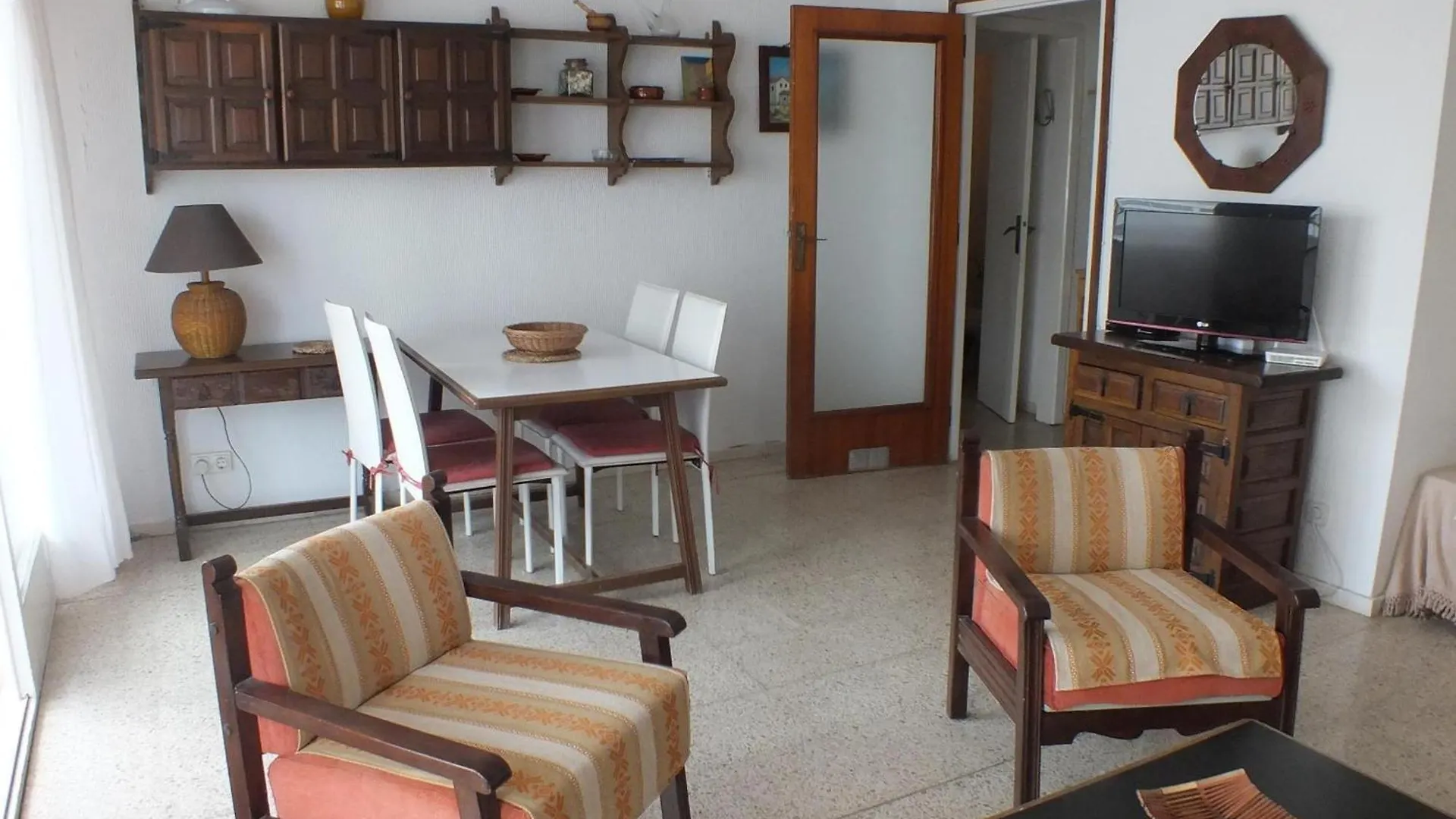 Apartamento En Roses: Terraza, Piscina, 6 Pers. - Es-204-74 0*, Roses
