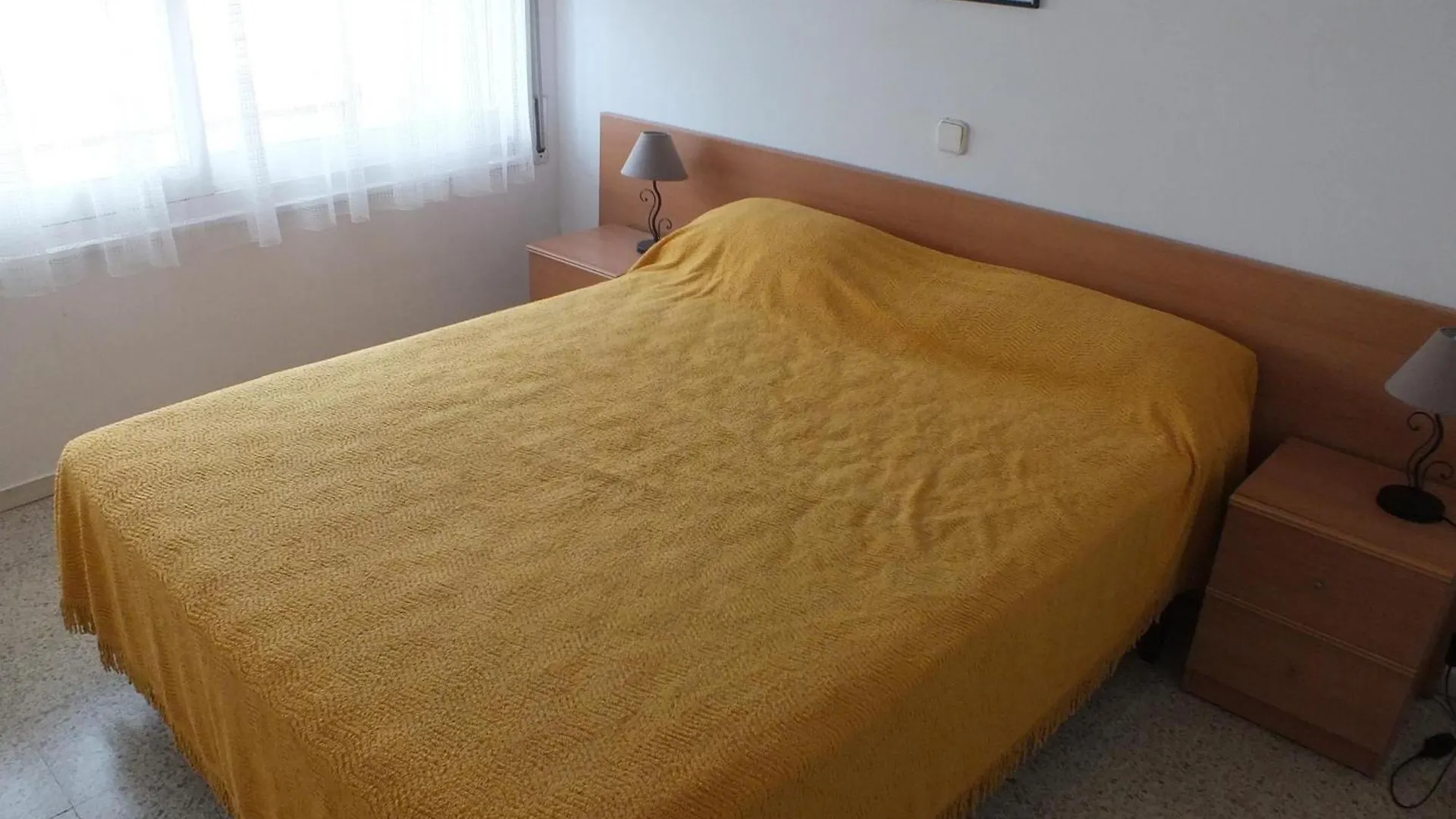 Apartamento En Roses: Terraza, Piscina, 6 Pers. - Es-204-74